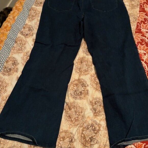 NYDJ Waist Match Relaxed Flare Jeans GENESIS, Size Large - Picture 3 of 4